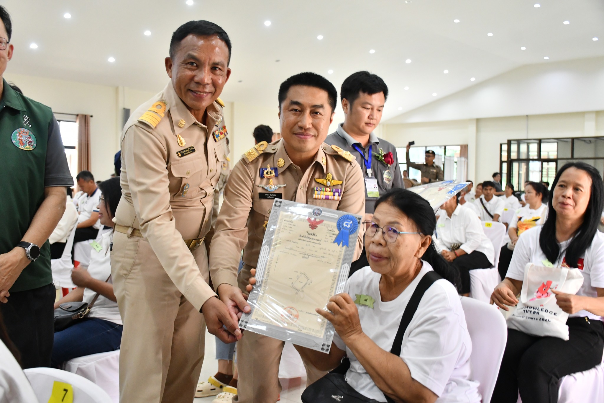 โครงการ “มอบโฉนดที่ดินทั่วไทย นำสุขคลายทุกข์ให้ประชาชน