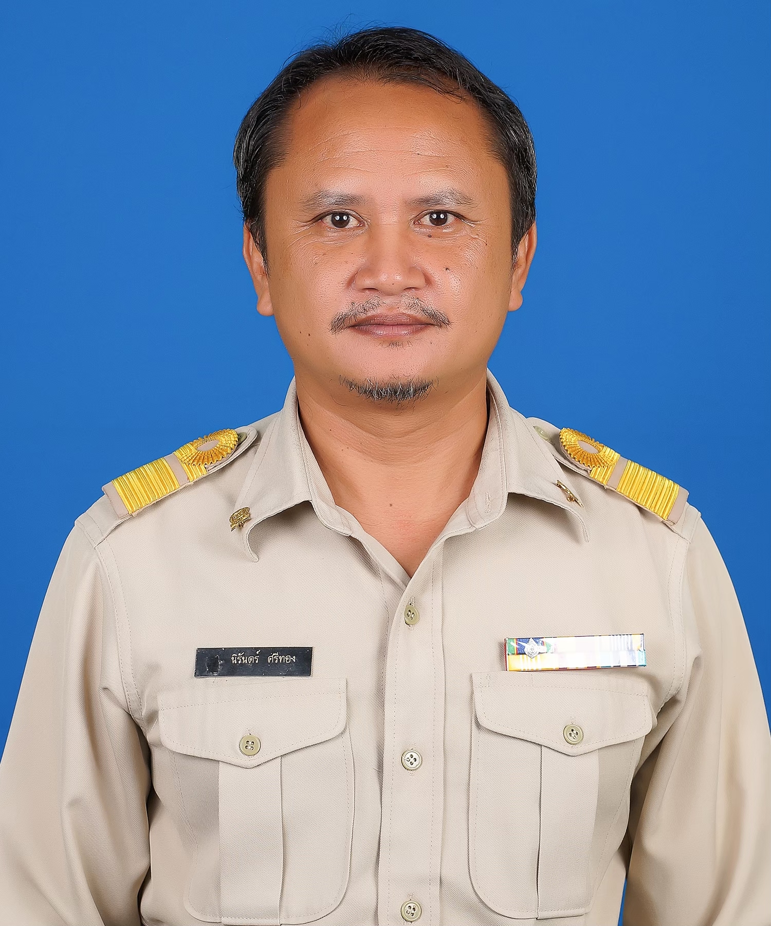 นาย นิรันดร์ ศรีทอง